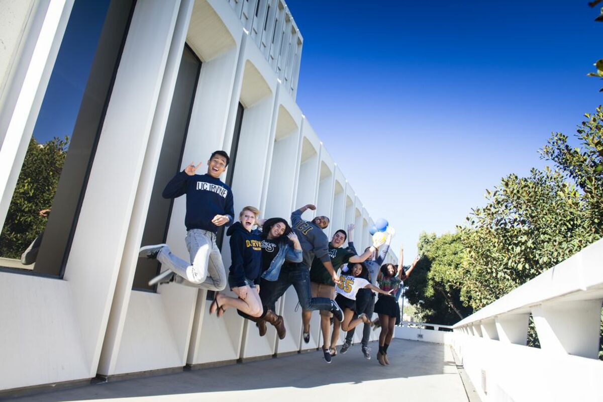 Alumni Scholarship Committee Banner