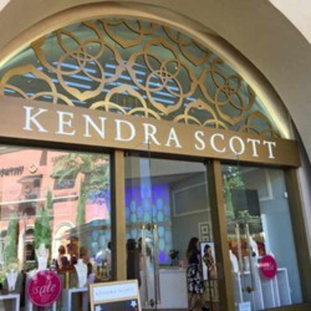 Kendra Scott Gives Back Banner